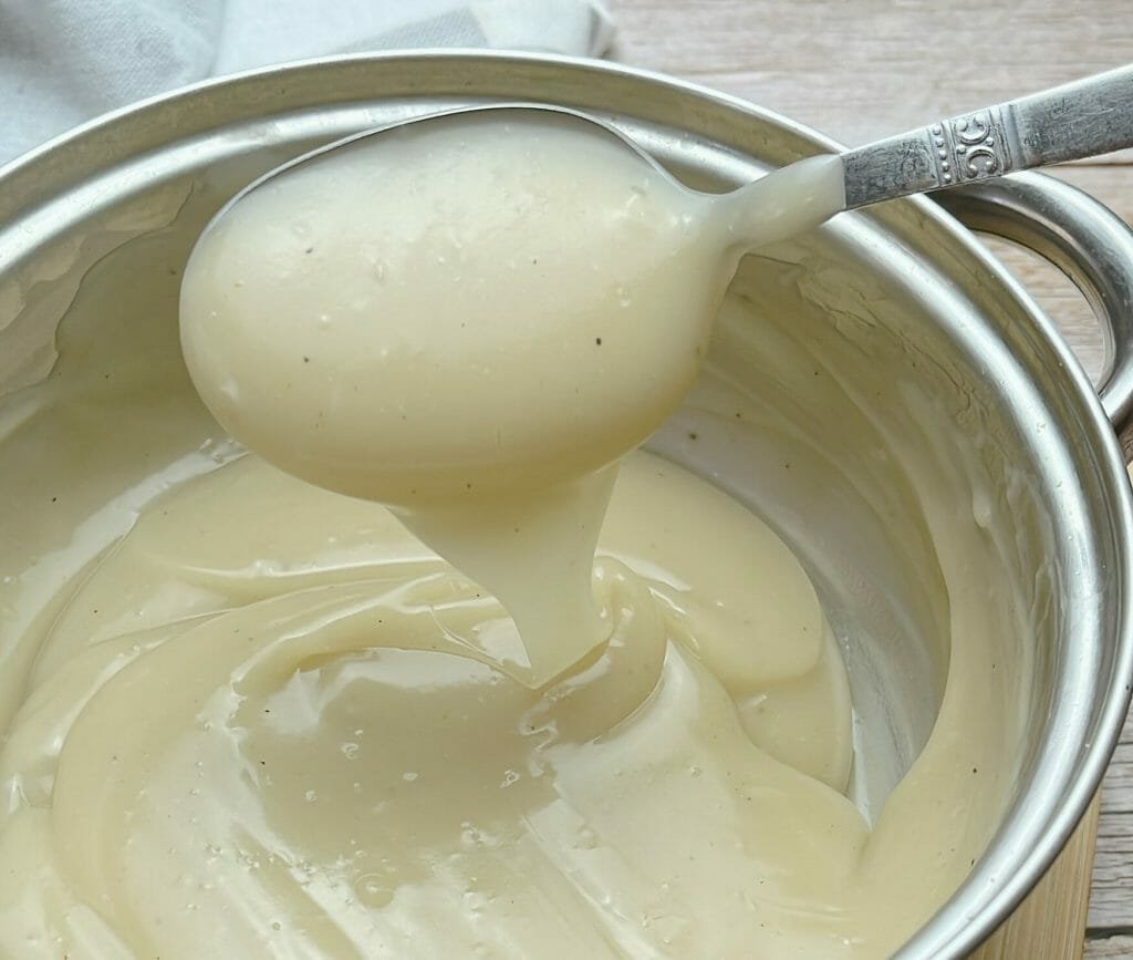 En esta imagen tenemos una gechamel ligera sin gluten